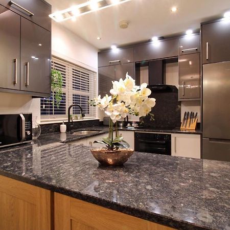 Nice 2 Bed House, Office, Wi-Fi, Free Parking Belfast Exteriér fotografie